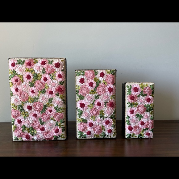 Other - 3 silk embroidered nesting boxes with daisy flora on the lids